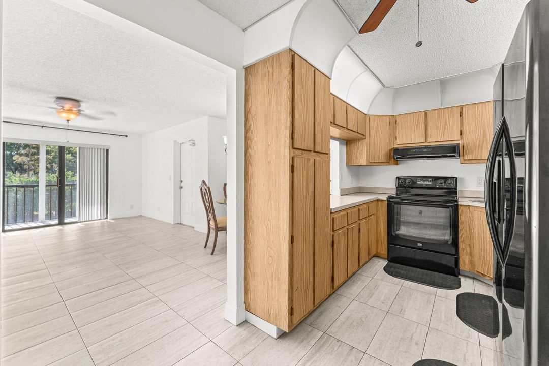 For Sale: $197,000 (2 beds, 2 baths, 1106 Square Feet)