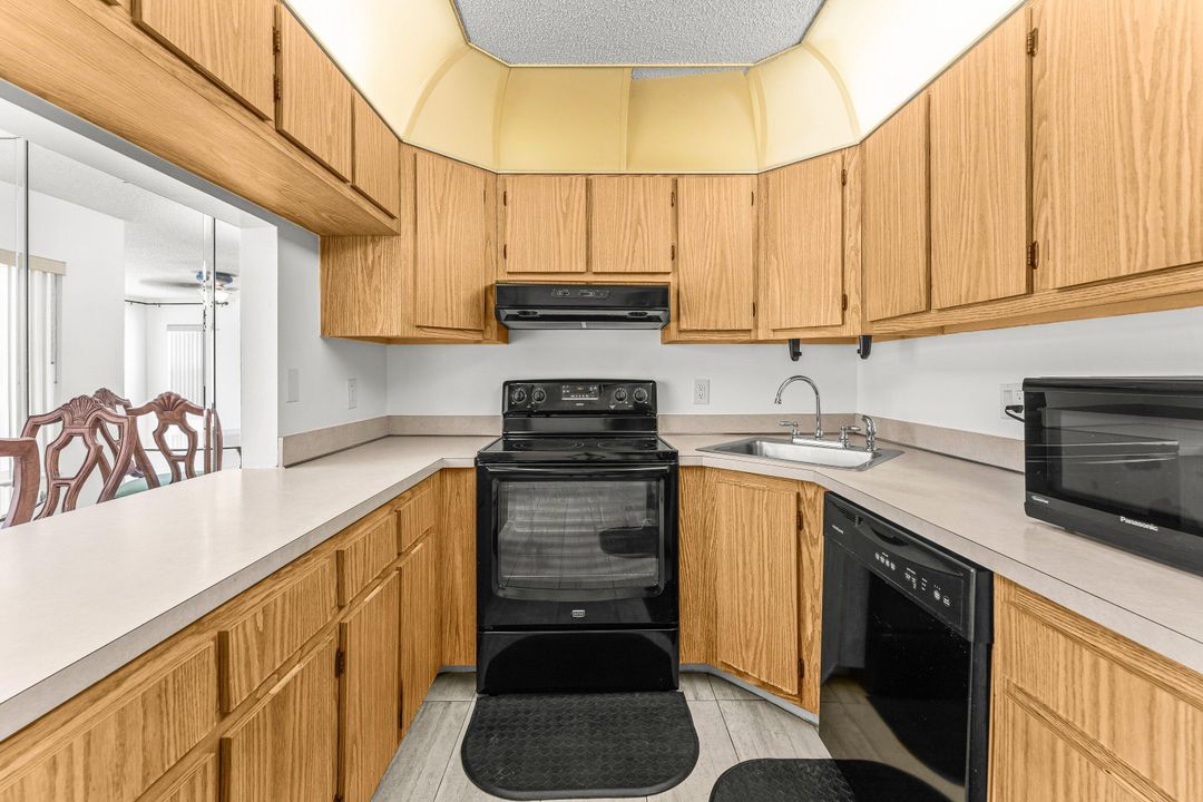 For Sale: $197,000 (2 beds, 2 baths, 1106 Square Feet)