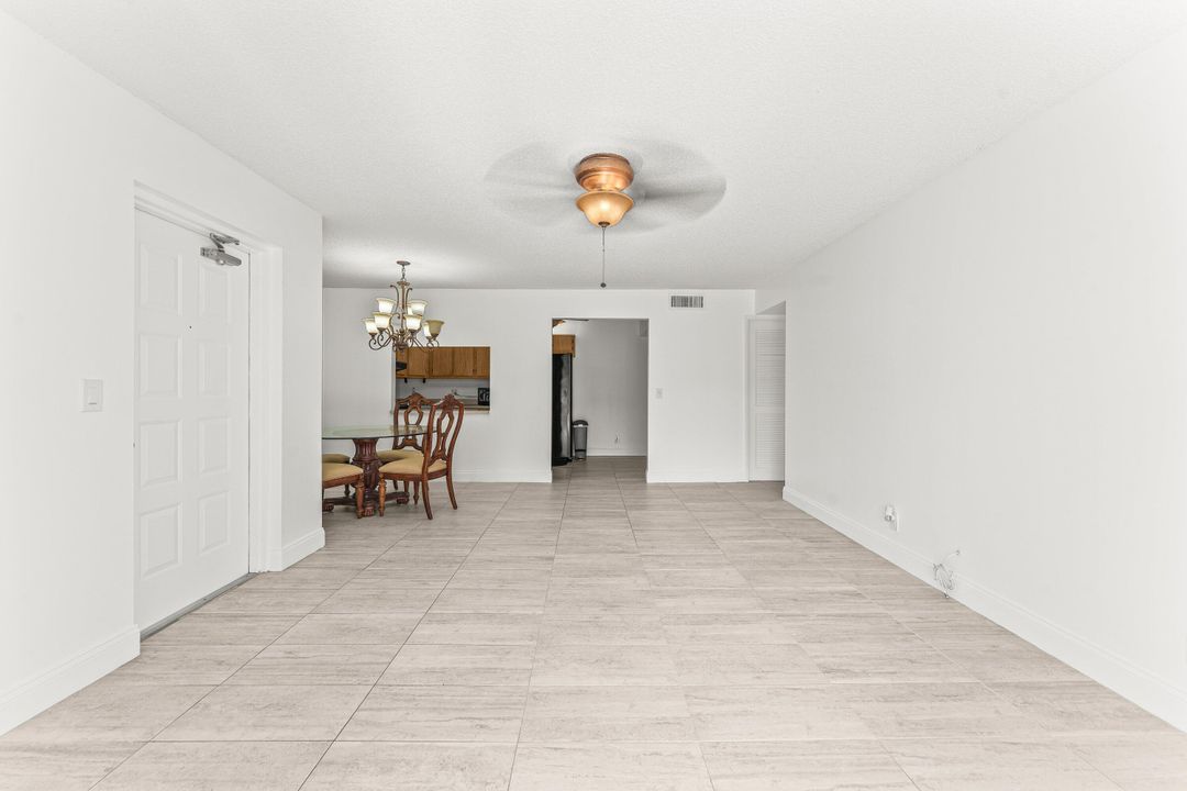 For Sale: $197,000 (2 beds, 2 baths, 1106 Square Feet)