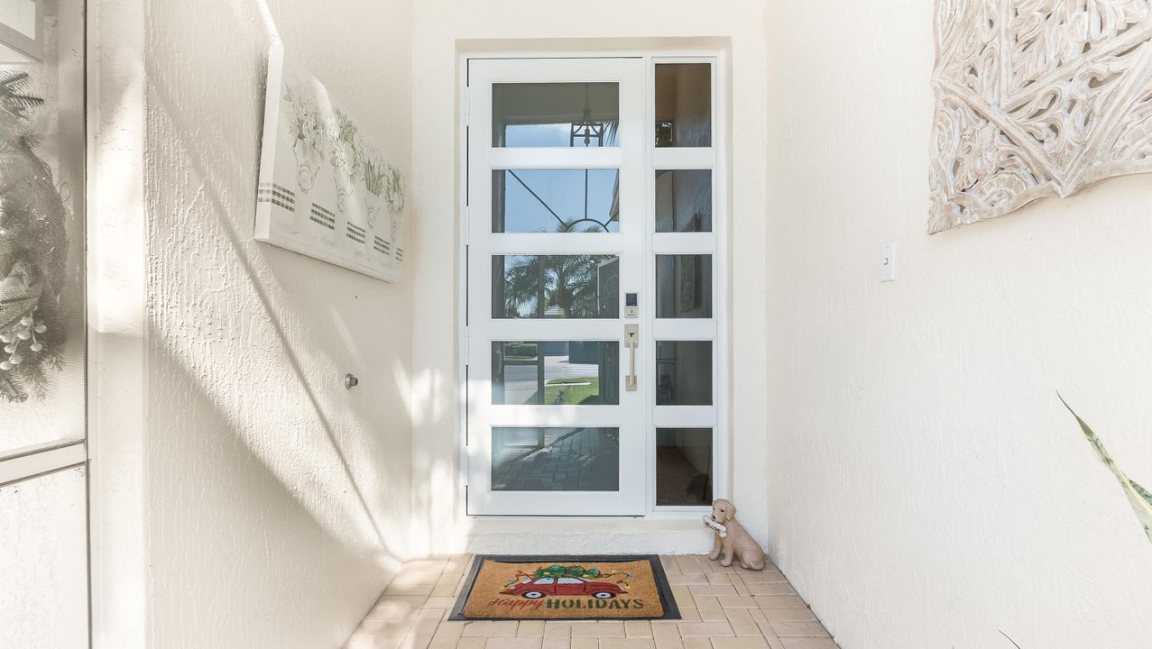 For Sale: $565,000 (3 beds, 2 baths, 1984 Square Feet)