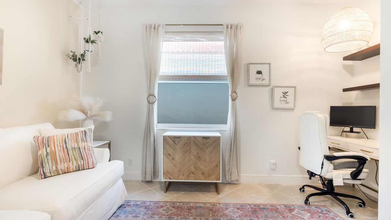 For Sale: $565,000 (3 beds, 2 baths, 1984 Square Feet)