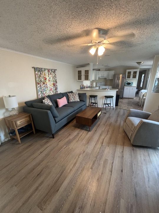 For Sale: $49,900 (2 beds, 2 baths, 938 Square Feet)