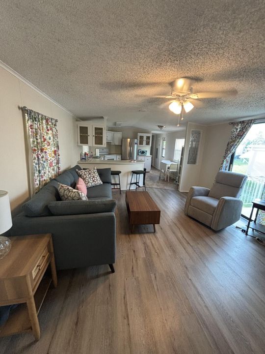 For Sale: $49,900 (2 beds, 2 baths, 938 Square Feet)