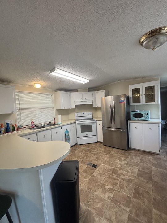 For Sale: $49,900 (2 beds, 2 baths, 938 Square Feet)