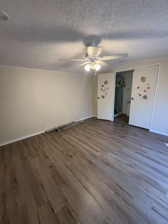 For Sale: $49,900 (2 beds, 2 baths, 938 Square Feet)