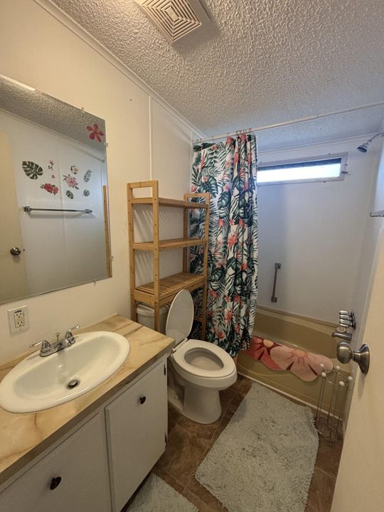 For Sale: $49,900 (2 beds, 2 baths, 938 Square Feet)