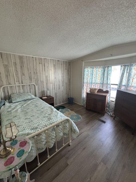 For Sale: $49,900 (2 beds, 2 baths, 938 Square Feet)