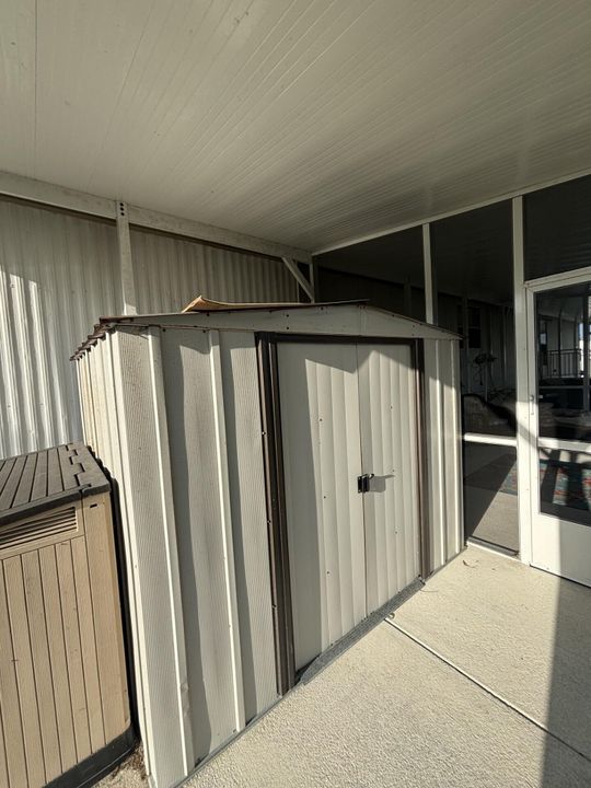 For Sale: $49,900 (2 beds, 2 baths, 938 Square Feet)