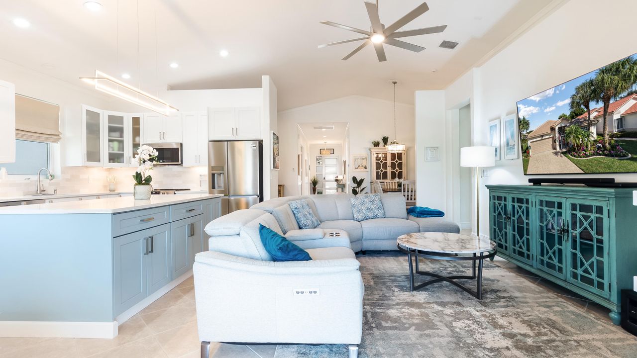 For Sale: $565,000 (3 beds, 2 baths, 1984 Square Feet)