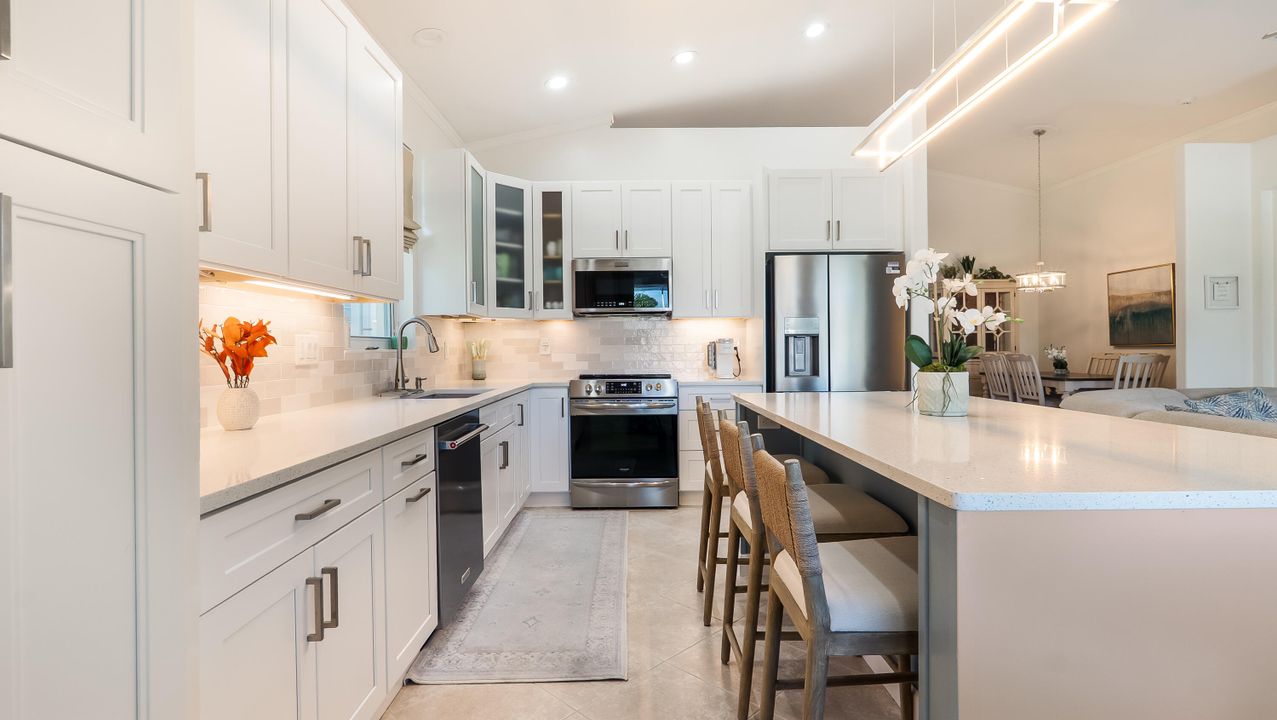 For Sale: $565,000 (3 beds, 2 baths, 1984 Square Feet)