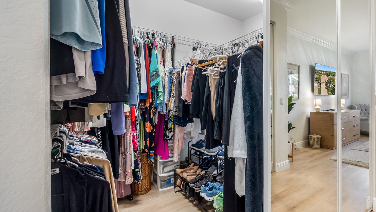 For Sale: $565,000 (3 beds, 2 baths, 1984 Square Feet)