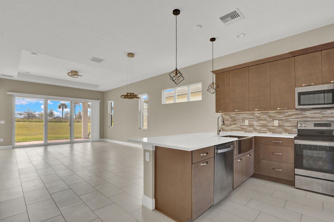 В аренду: $3,300 (2 спален, 2 ванн, 1646 Квадратных фут)