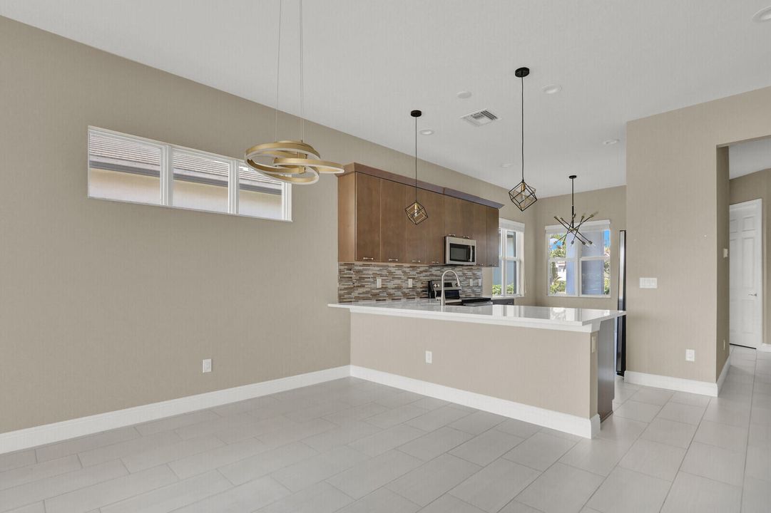 В аренду: $3,300 (2 спален, 2 ванн, 1646 Квадратных фут)