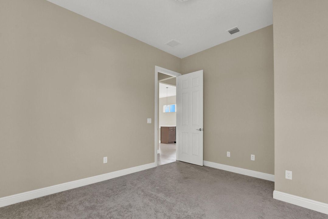 В аренду: $3,300 (2 спален, 2 ванн, 1646 Квадратных фут)