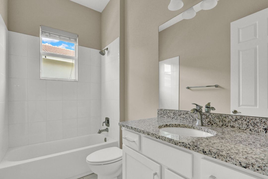 В аренду: $3,300 (2 спален, 2 ванн, 1646 Квадратных фут)