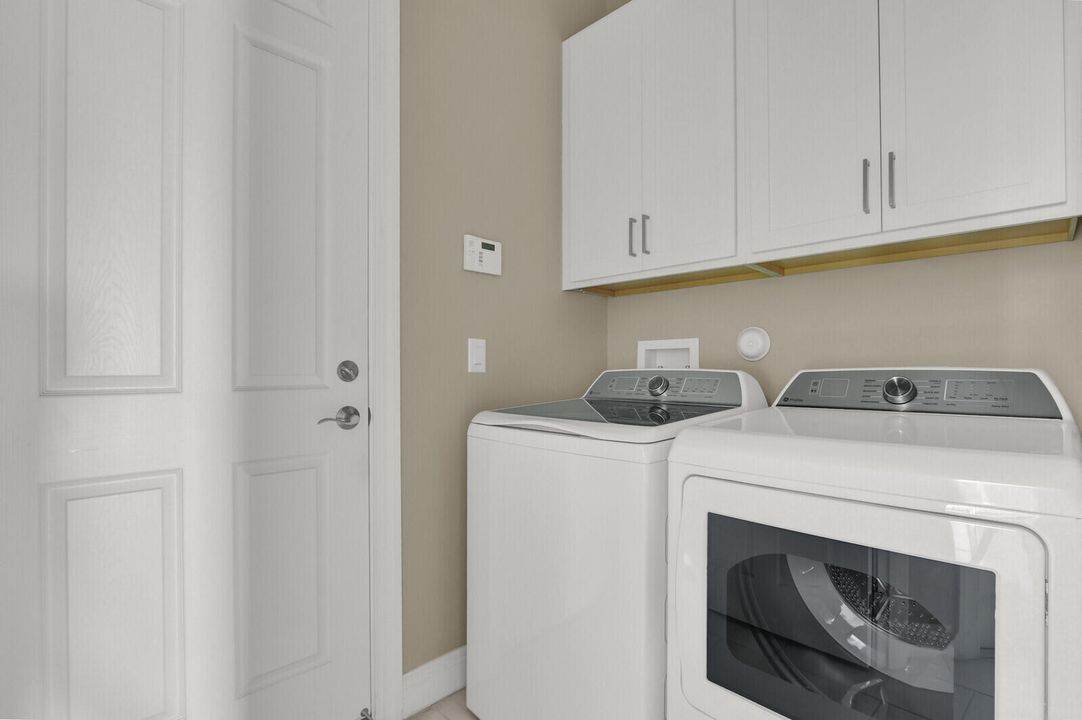 В аренду: $3,300 (2 спален, 2 ванн, 1646 Квадратных фут)