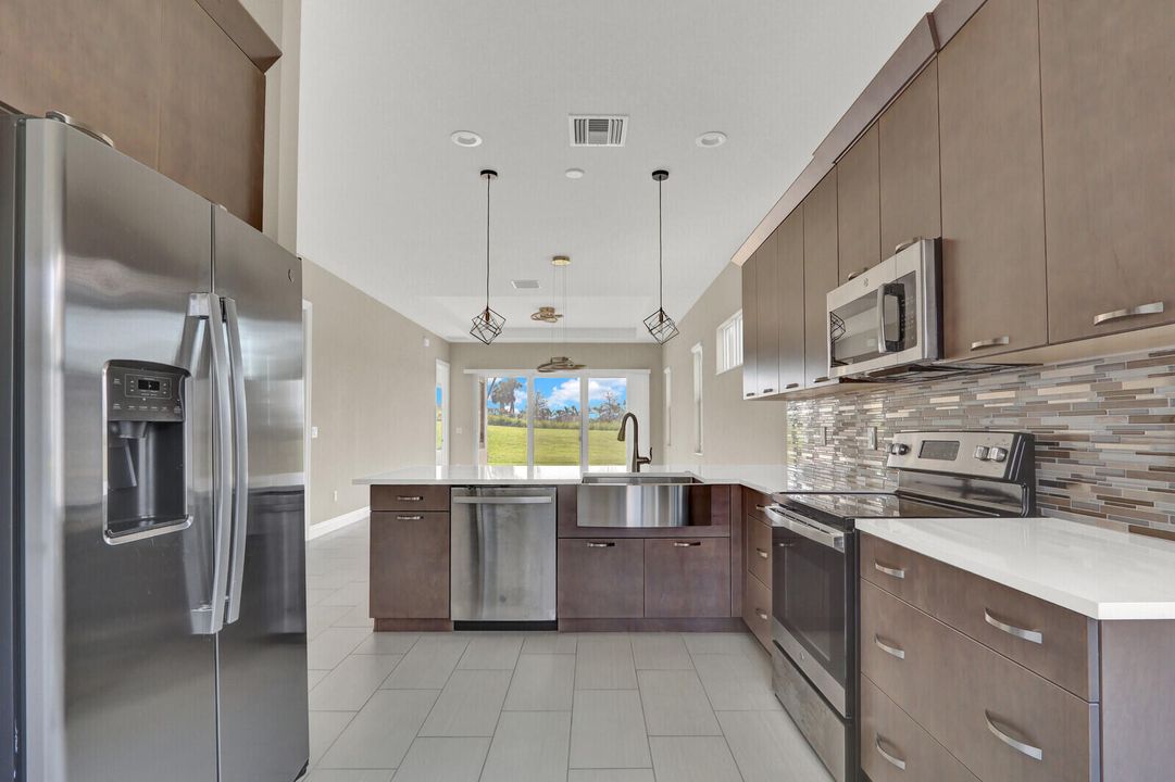 В аренду: $3,300 (2 спален, 2 ванн, 1646 Квадратных фут)