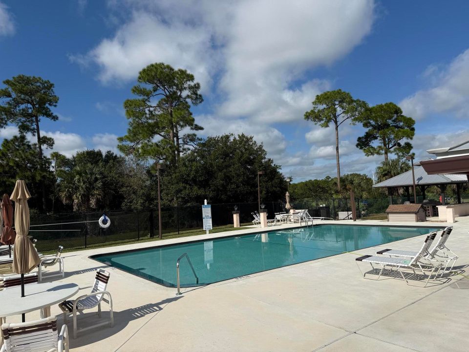 出租: $2,500 (2 贝兹, 2 浴室, 1642 平方英尺)