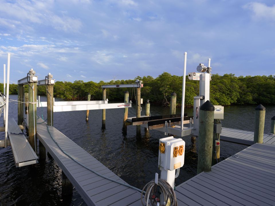 На продажу: $2,500,000 (5 спален, 4 ванн, 5099 Квадратных фут)