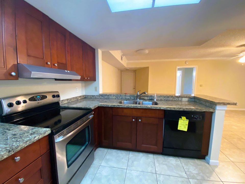 出租: $2,000 (2 贝兹, 2 浴室, 986 平方英尺)