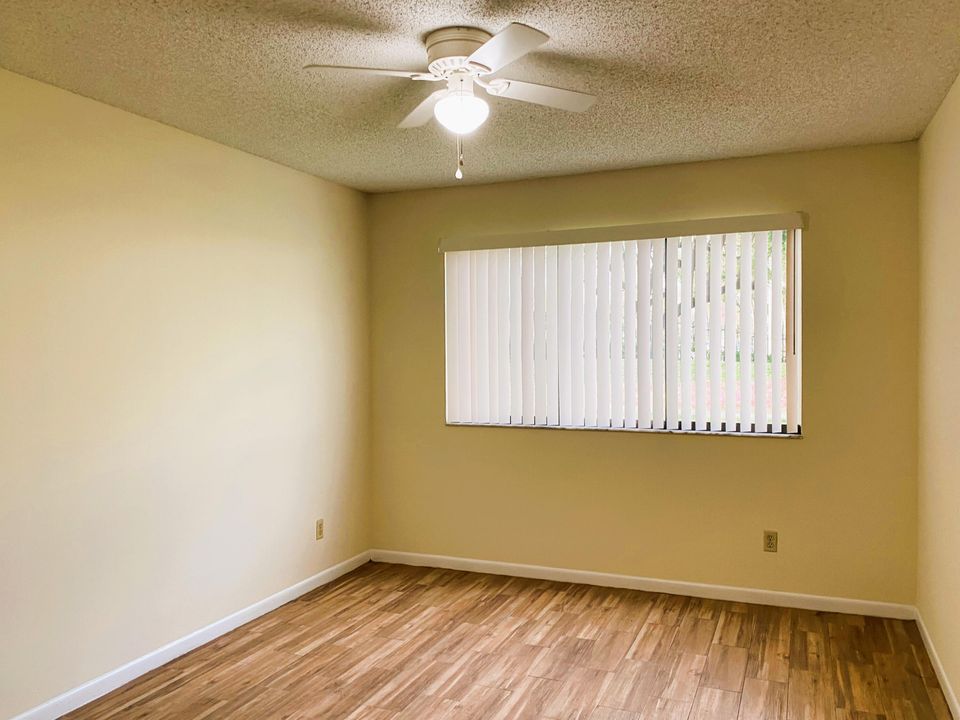 出租: $2,000 (2 贝兹, 2 浴室, 986 平方英尺)