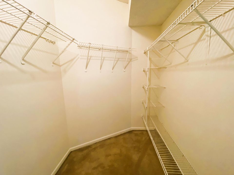 出租: $2,000 (2 贝兹, 2 浴室, 986 平方英尺)