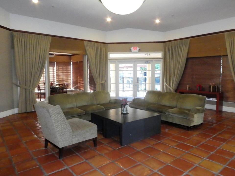 出租: $2,000 (2 贝兹, 2 浴室, 986 平方英尺)