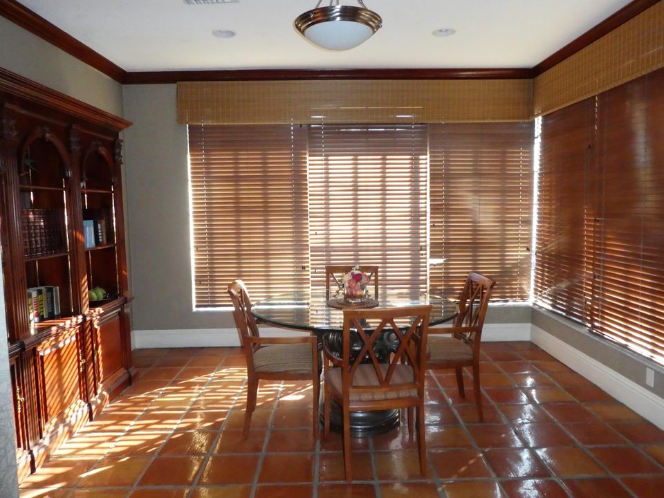 出租: $2,000 (2 贝兹, 2 浴室, 986 平方英尺)