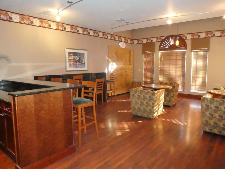 出租: $2,000 (2 贝兹, 2 浴室, 986 平方英尺)