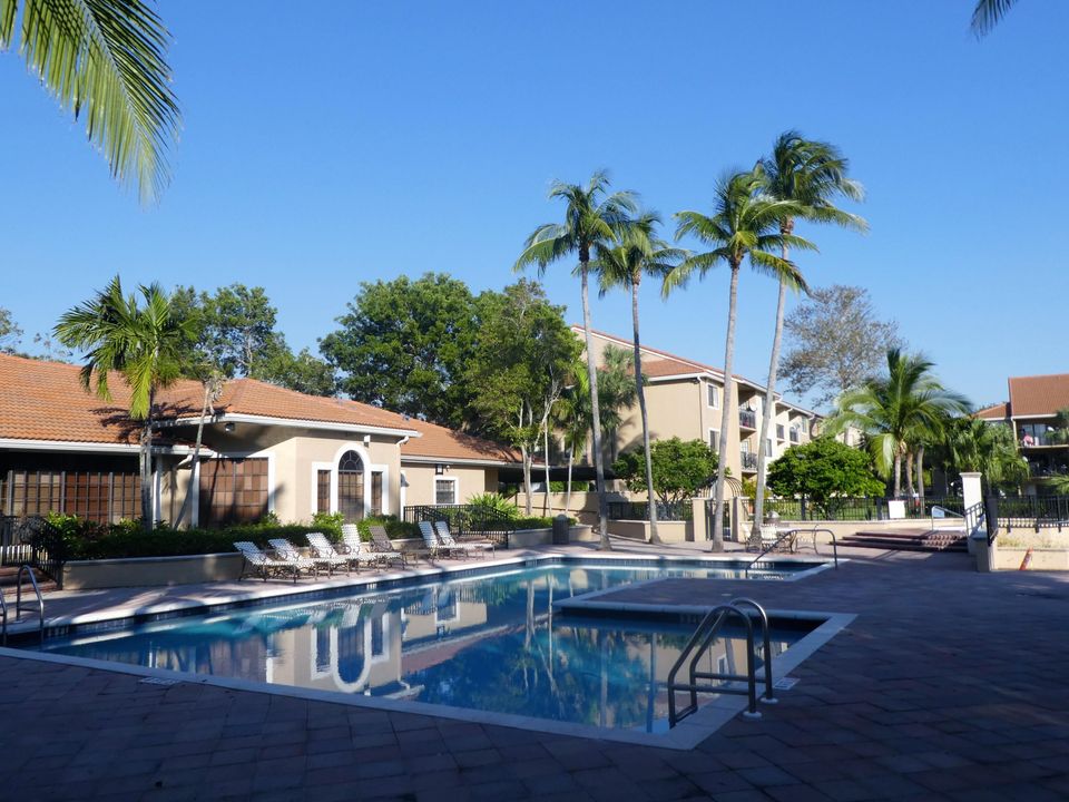 出租: $2,000 (2 贝兹, 2 浴室, 986 平方英尺)