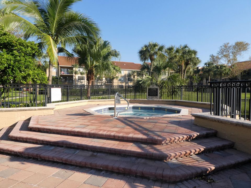 出租: $2,000 (2 贝兹, 2 浴室, 986 平方英尺)