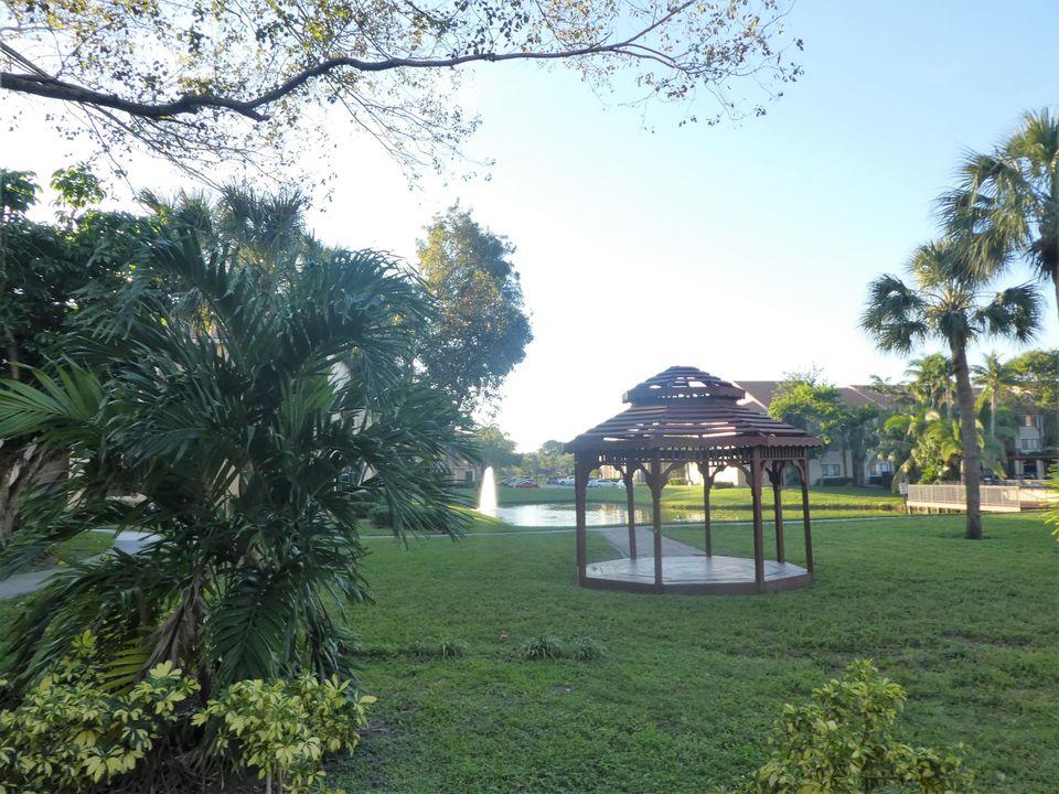 出租: $2,000 (2 贝兹, 2 浴室, 986 平方英尺)