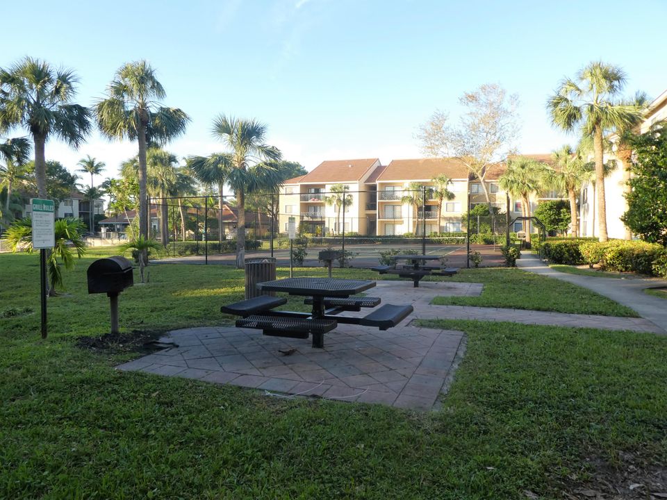 出租: $2,000 (2 贝兹, 2 浴室, 986 平方英尺)