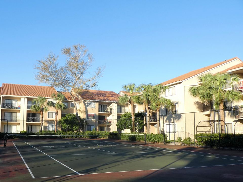 出租: $2,000 (2 贝兹, 2 浴室, 986 平方英尺)