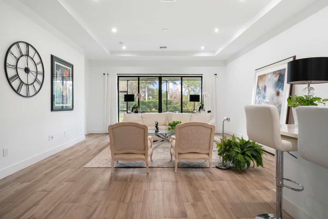 En Venta: $1,275,000 (3 camas, 3 baños, 2025 Pies cuadrados)