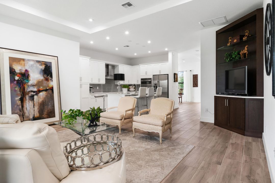 En Venta: $1,275,000 (3 camas, 3 baños, 2025 Pies cuadrados)