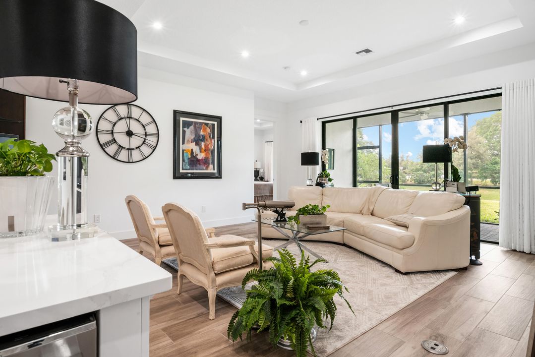 En Venta: $1,275,000 (3 camas, 3 baños, 2025 Pies cuadrados)