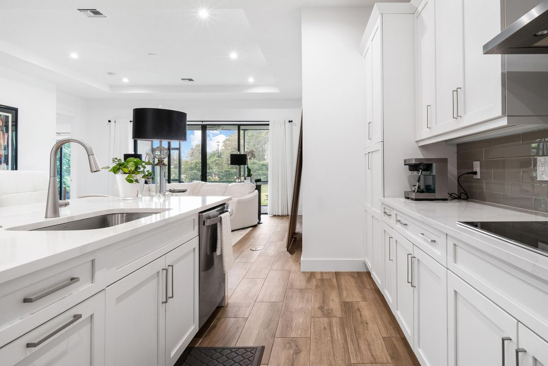 En Venta: $1,275,000 (3 camas, 3 baños, 2025 Pies cuadrados)