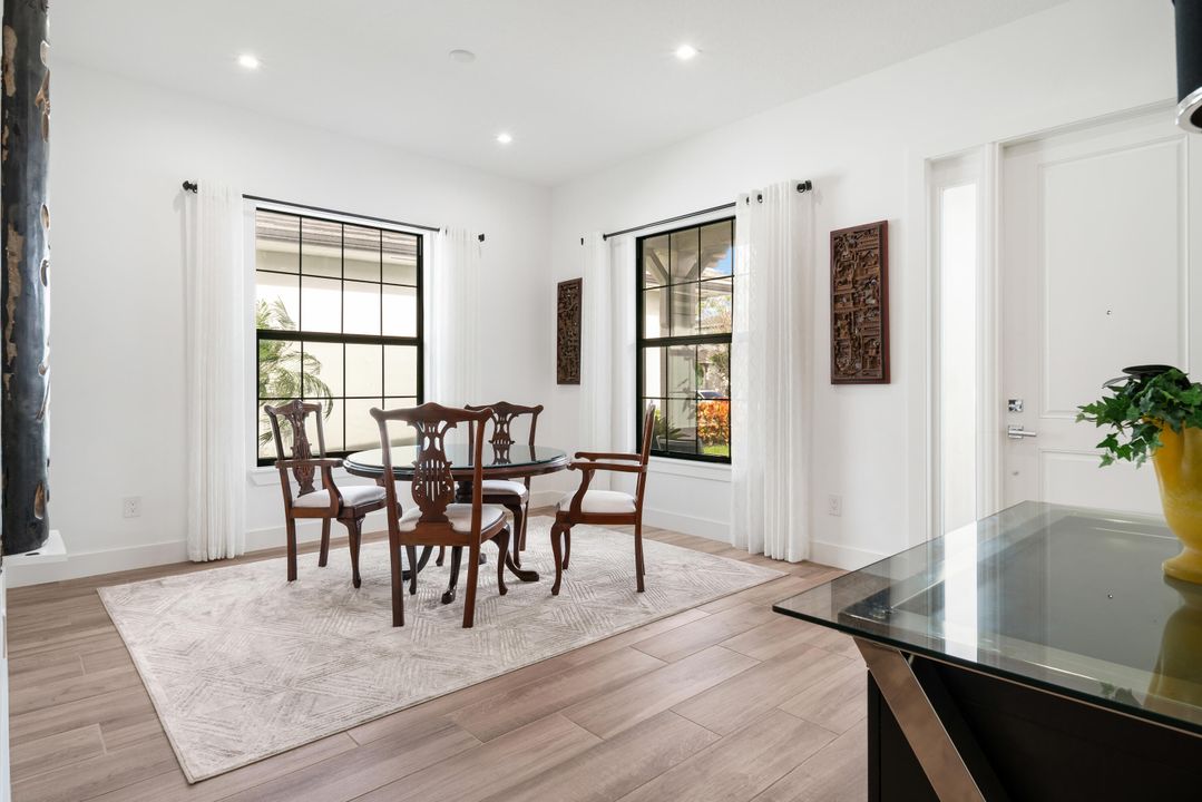 En Venta: $1,275,000 (3 camas, 3 baños, 2025 Pies cuadrados)