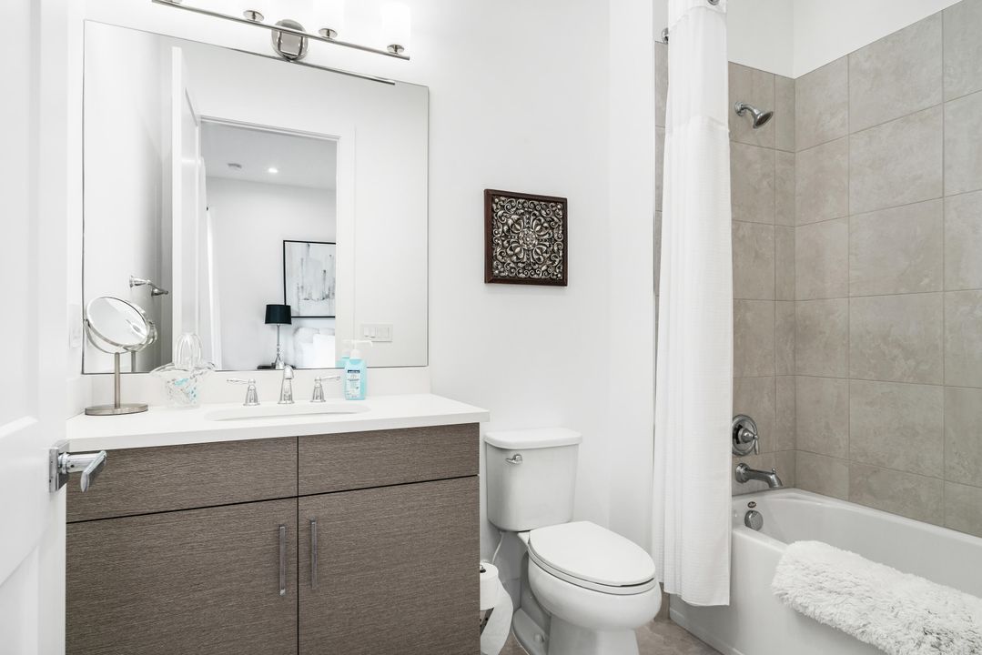 En Venta: $1,275,000 (3 camas, 3 baños, 2025 Pies cuadrados)