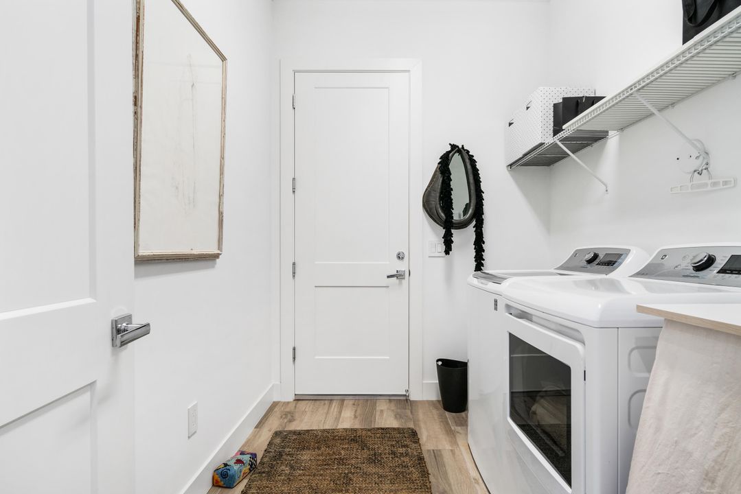 En Venta: $1,275,000 (3 camas, 3 baños, 2025 Pies cuadrados)