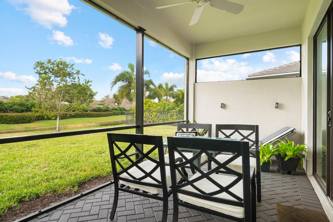 En Venta: $1,275,000 (3 camas, 3 baños, 2025 Pies cuadrados)