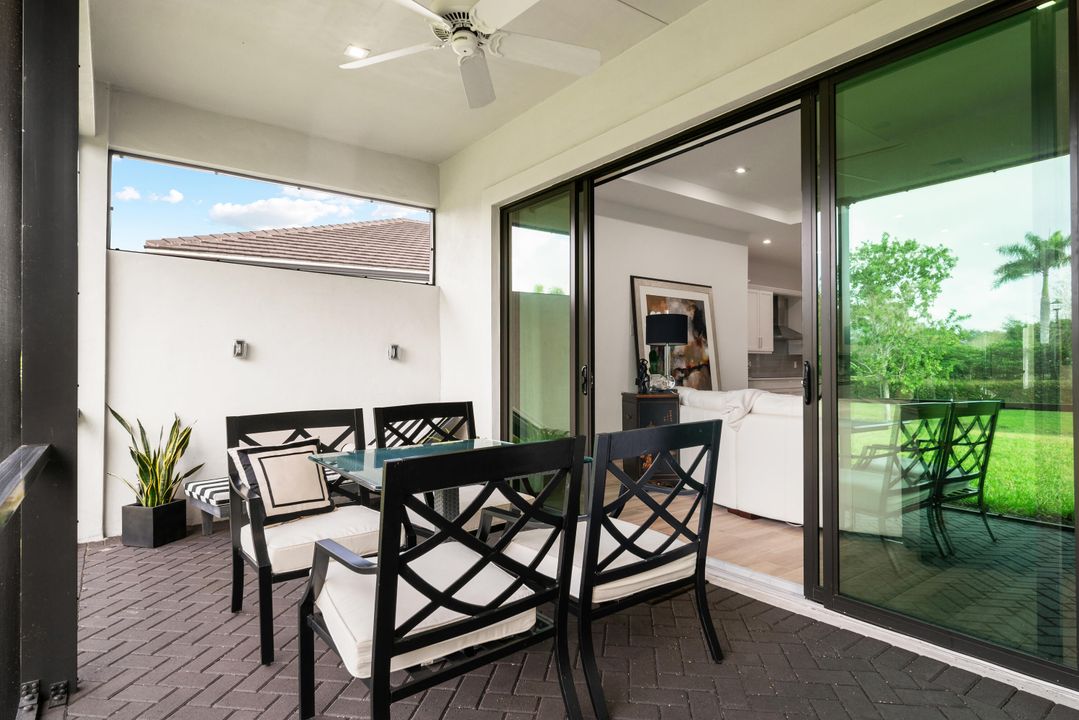 En Venta: $1,275,000 (3 camas, 3 baños, 2025 Pies cuadrados)