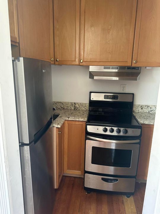 出租: $2,800 (1 贝兹, 1 浴室, 325 平方英尺)