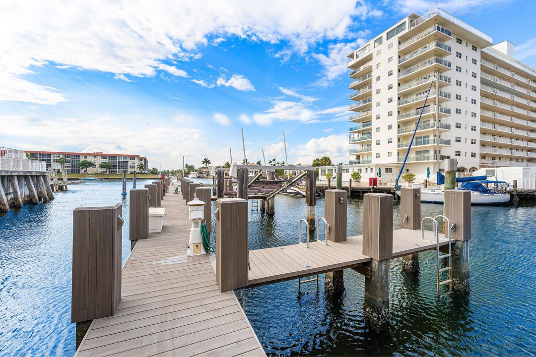 For Sale: $675,000 (2 beds, 2 baths, 1950 Square Feet)