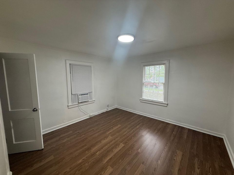 For Rent: $2,450 (2 beds, 1 baths, 780 Square Feet)