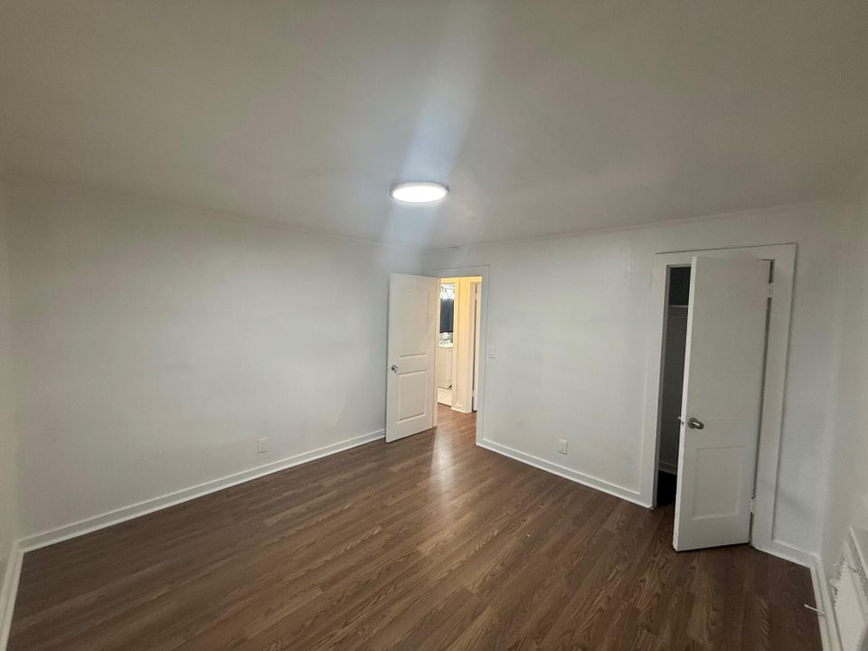 For Rent: $2,450 (2 beds, 1 baths, 780 Square Feet)