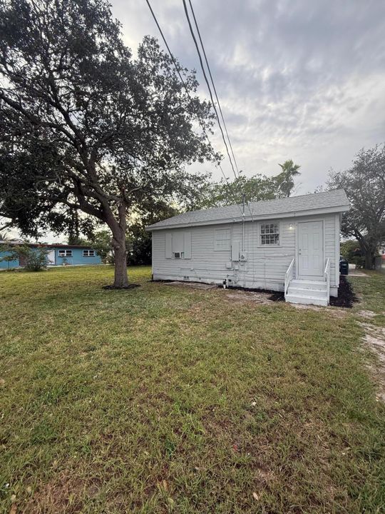 For Rent: $2,450 (2 beds, 1 baths, 780 Square Feet)