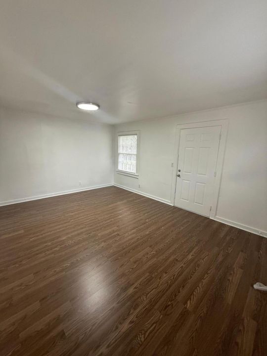 For Rent: $2,450 (2 beds, 1 baths, 780 Square Feet)