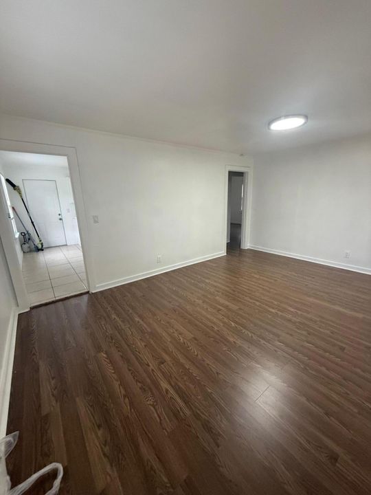 For Rent: $2,450 (2 beds, 1 baths, 780 Square Feet)